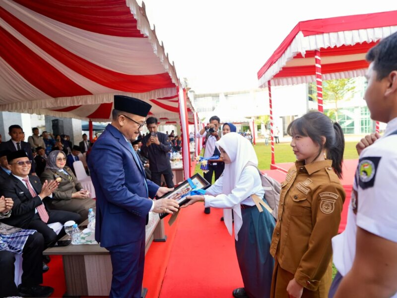 Upacara Hardiknas 2026, Gubernur Sulbar Gaungkan Transformasi Pendidikan Berbasis Digital – Detiktoday.com