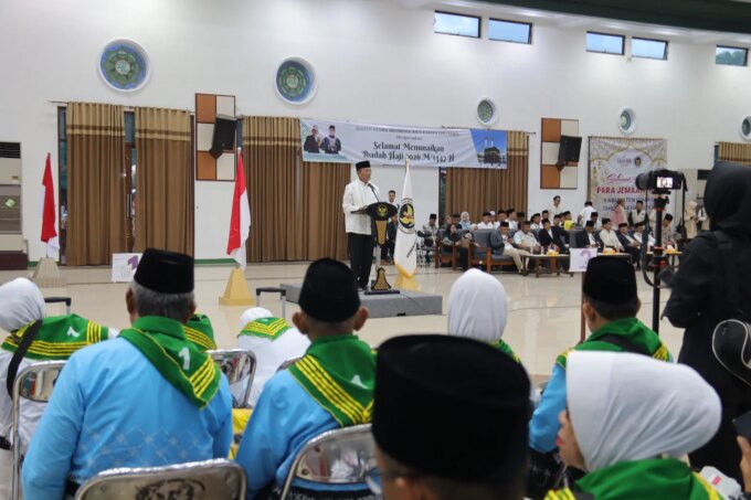 Kloter Perdana dari Kertajati, Bupati Herdiat Lepas Ratusan Jemaah Haji Ciamis Menuju Tanah Suci – Detiktoday.com