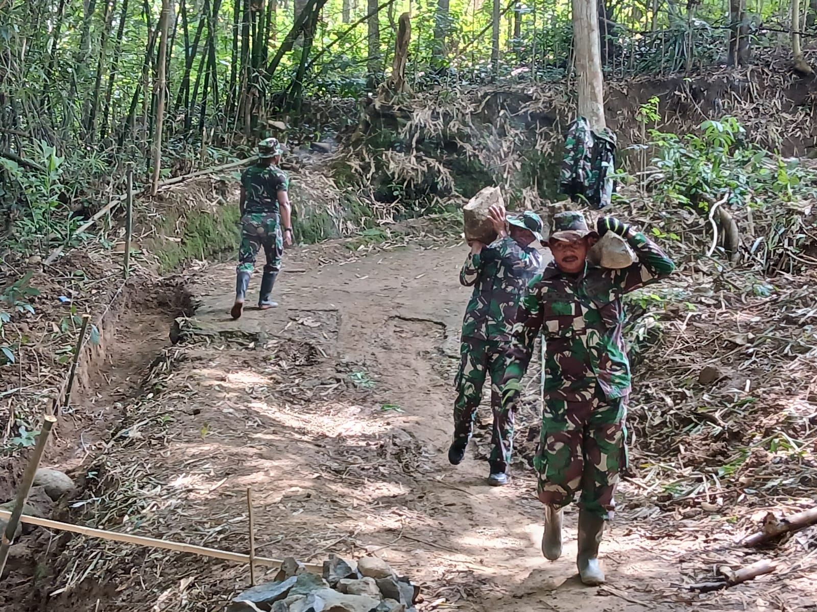 Tuntaskan Rabat Jalan, Dansatgas: Fokus Ketersediaan Material