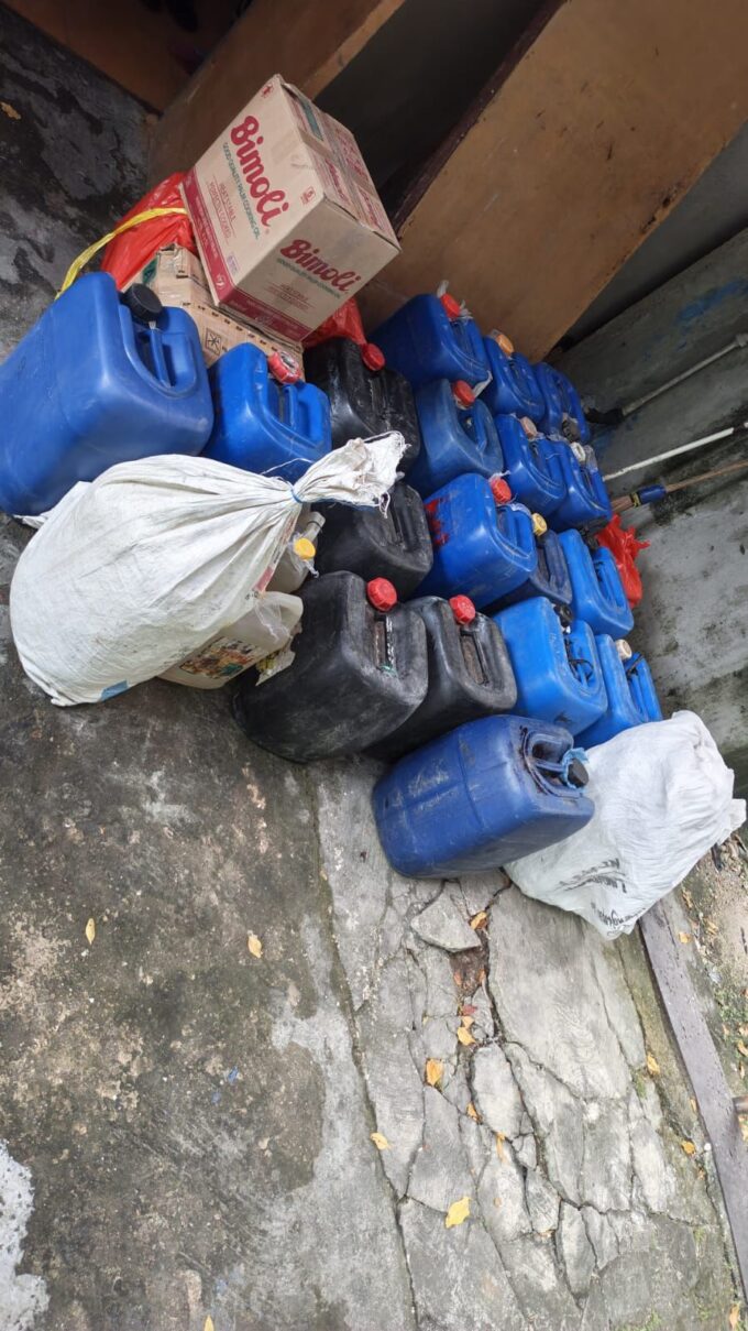 SINERGITAS TNI AL DAN KP3, BERHASIL GAGALKAN PENYELUNDUPAN RATUSAN LITER MIRAS MOKE DI PELABUHAN TENAU