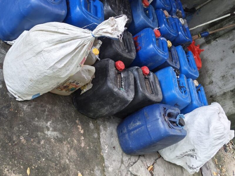 SINERGITAS TNI AL DAN KP3, BERHASIL GAGALKAN PENYELUNDUPAN RATUSAN LITER MIRAS MOKE DI PELABUHAN TENAU