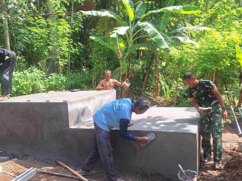 Satgas TMMD Bangun Tempat Penampungan Air Sumur Bor