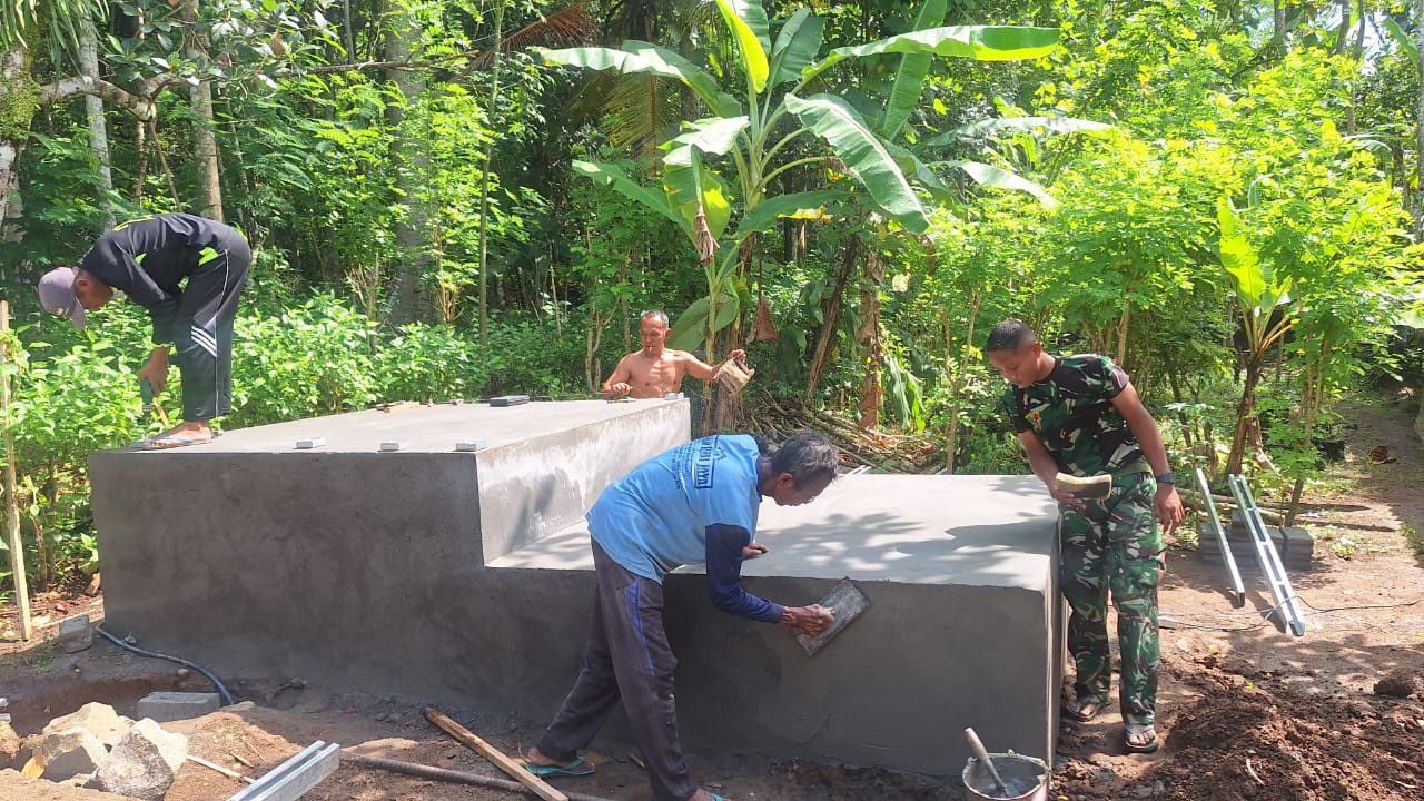 Satgas TMMD Bangun Tempat Penampungan Air Sumur Bor