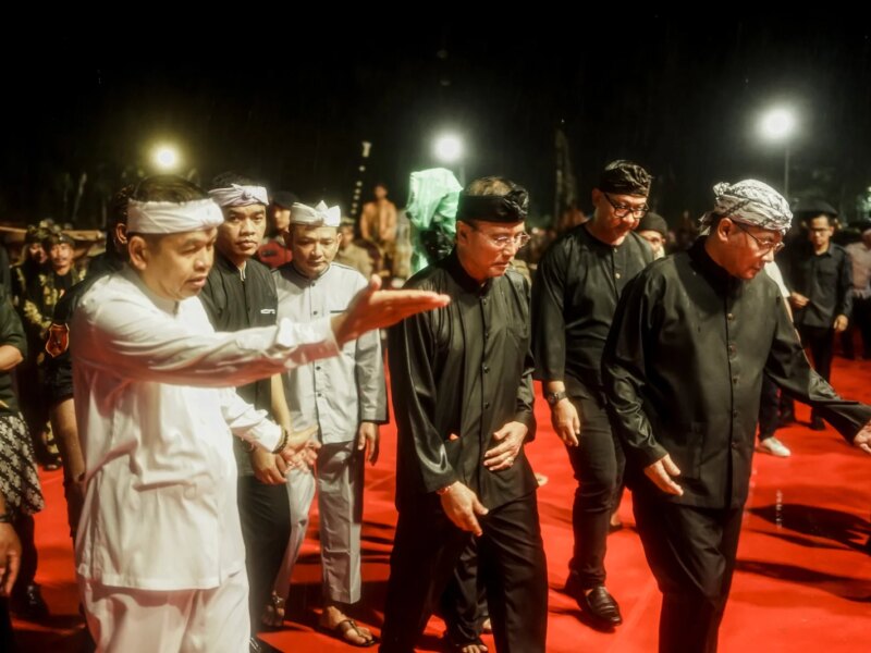 Bupati Ciamis Kawal Kirab Mahkota Binokasih di Astana Gede Kawali – Detiktoday.com