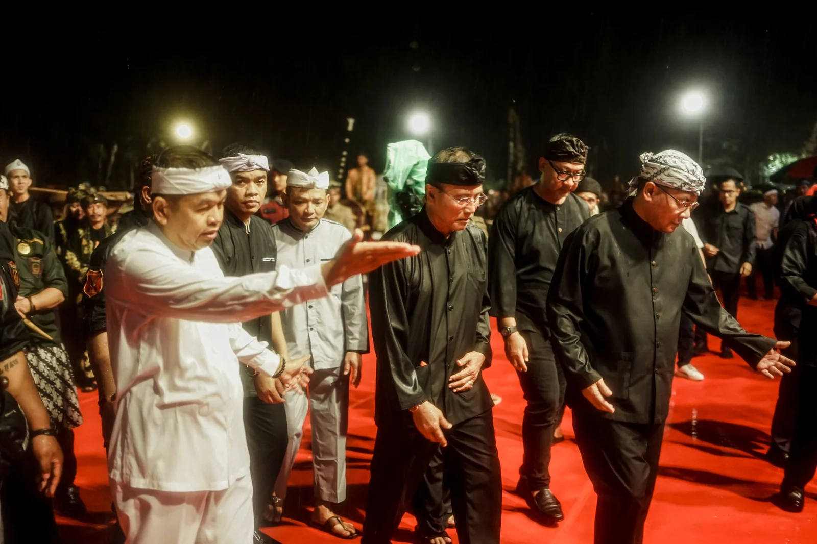 Bupati Ciamis Kawal Kirab Mahkota Binokasih di Astana Gede Kawali – Detiktoday.com
