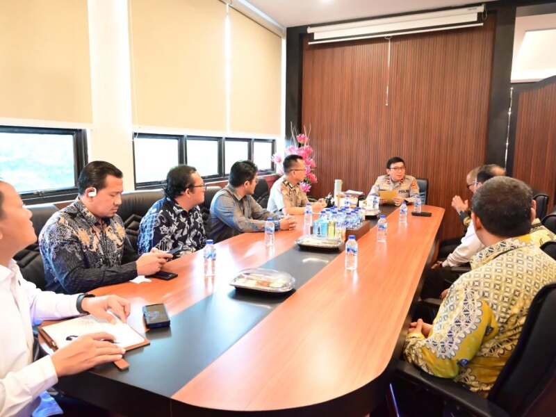 Wakapolda Jambi Terima Audiensi PLN, Perkuat Pengamanan Infrastruktur Listrik – Detiktoday.com