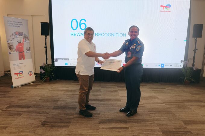 Primkopal Hidros Raih “Zero Accident Award” dari TotalEnergies Indonesia