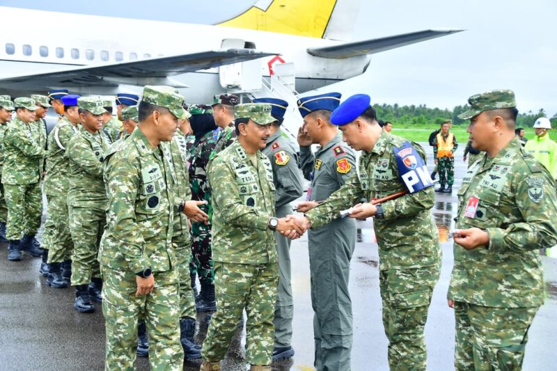 Tinjau Kesiapan Operasional Satuan TNI AU di Bumi Khatulistiwa, Wakasau Tekankan Pentingnya Profesionalisme Prajurit