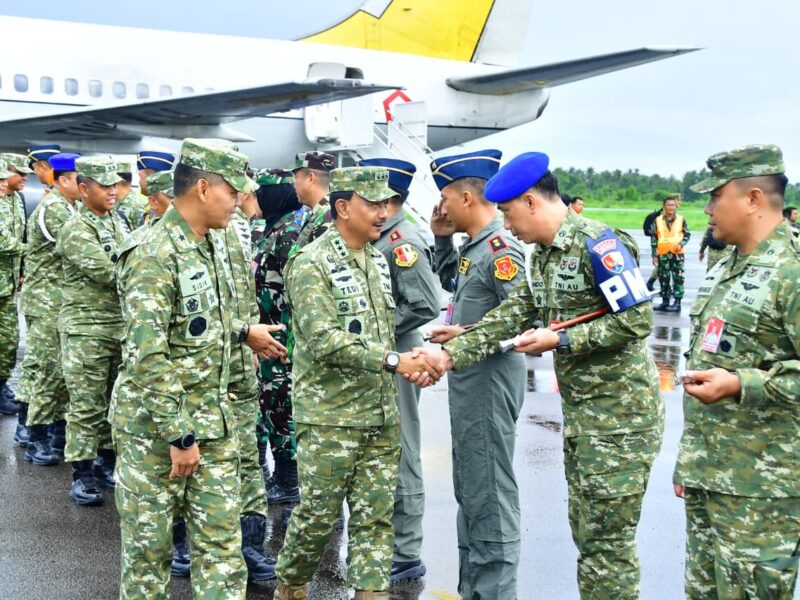 Tinjau Kesiapan Operasional Satuan TNI AU di Bumi Khatulistiwa, Wakasau Tekankan Pentingnya Profesionalisme Prajurit