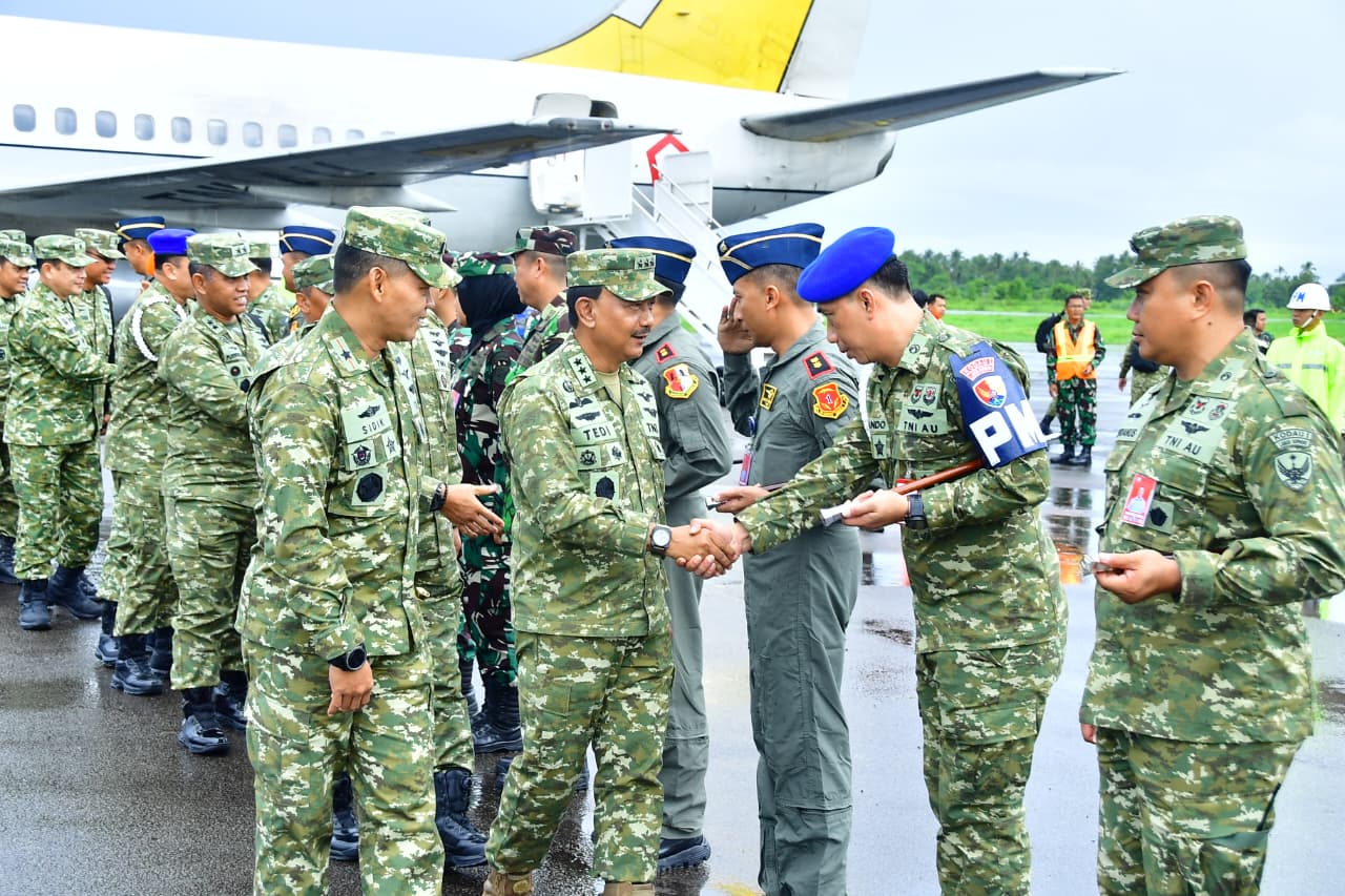 Tinjau Kesiapan Operasional Satuan TNI AU di Bumi Khatulistiwa, Wakasau Tekankan Pentingnya Profesionalisme Prajurit