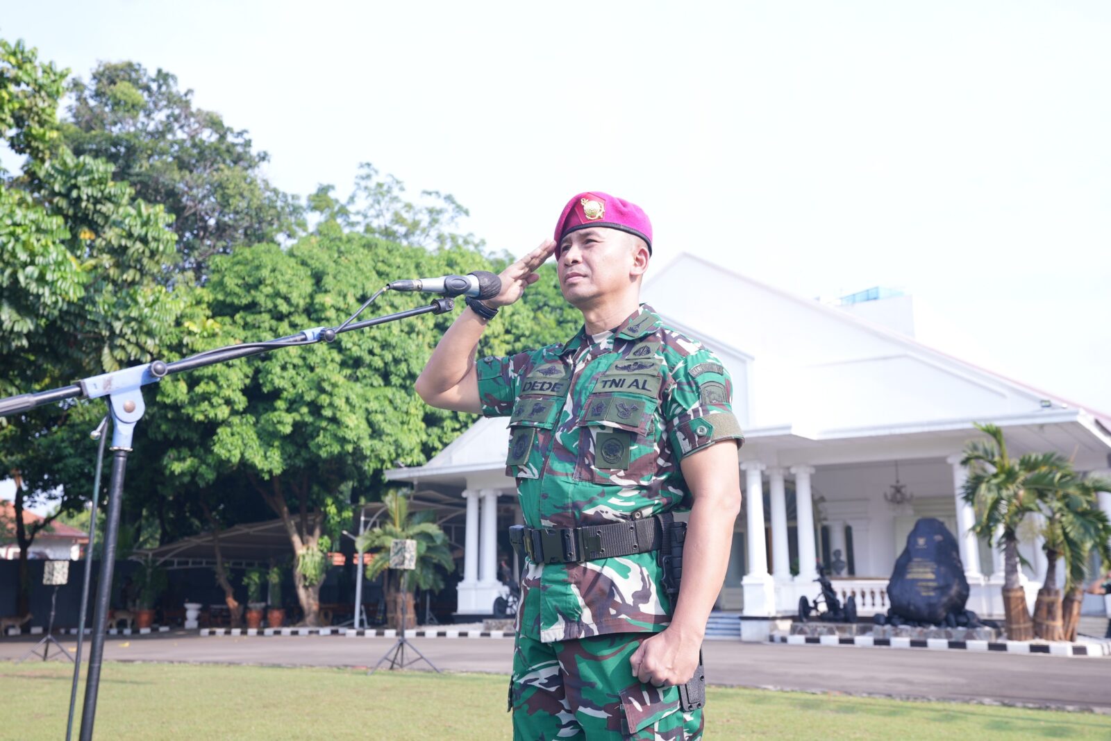 WAASRENA PANGKORMAR PIMPIN UPACARA PENAIKAN BENDERA, TEKANKAN DISIPLIN DAN PATRIOTISME