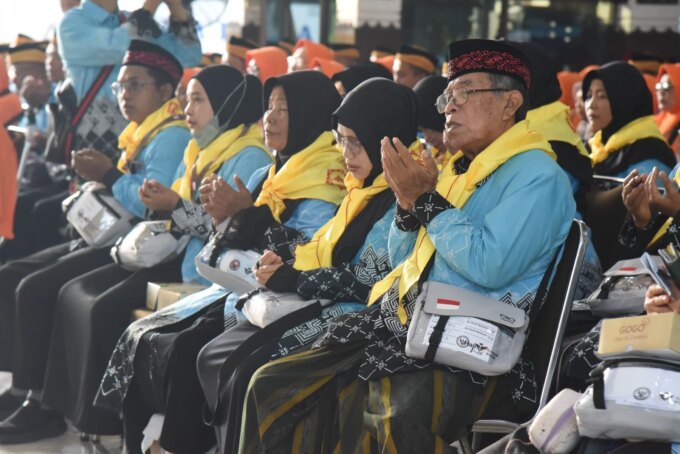 Tiga Kloter Jamaah Haji Sidoarjo Gelombang Kedua Berangkat, Total 1.133 Jamaah – Detiktoday.com
