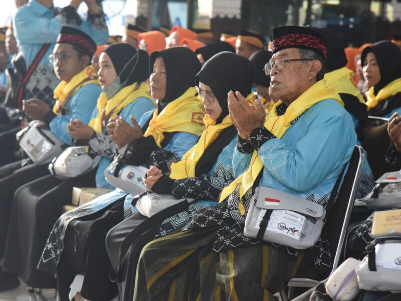 Tiga Kloter Jamaah Haji Sidoarjo Gelombang Kedua Berangkat, Total 1.133 Jamaah – Detiktoday.com