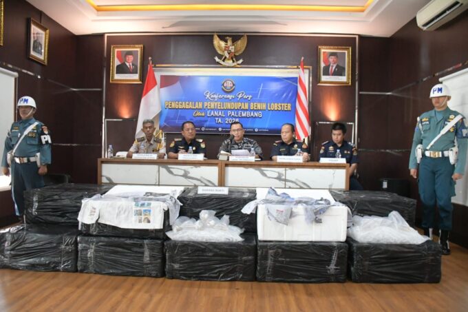 TNI AL BERHASIL GAGALKAN UPAYA PENYELUNDUPAN 125 RIBU BENIH BENING LOBSTER