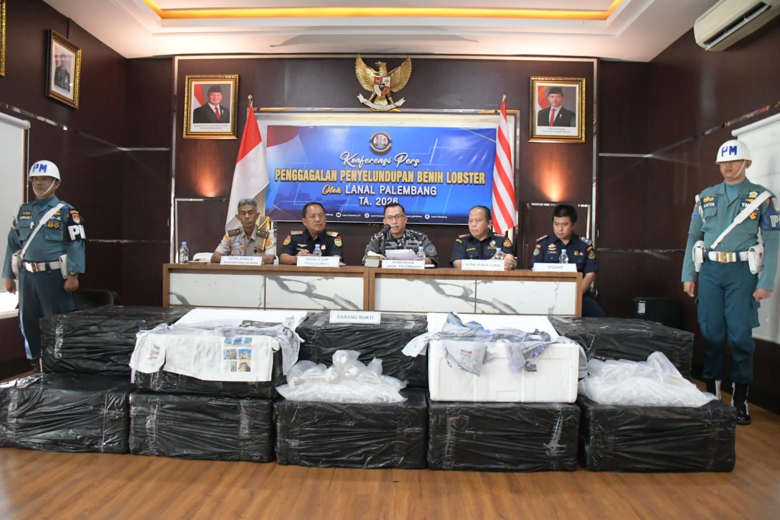 TNI AL BERHASIL GAGALKAN UPAYA PENYELUNDUPAN 125 RIBU BENIH BENING LOBSTER
