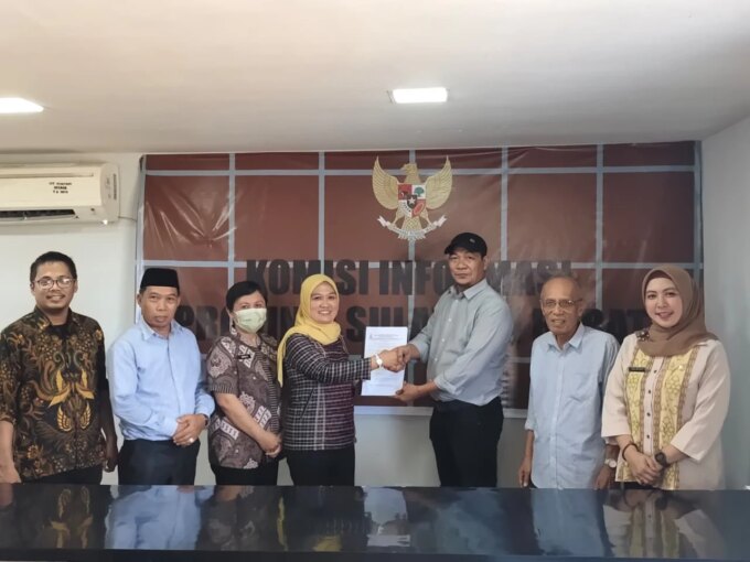 Perkuat Layanan Informasi, KominfoSS Sulbar Serahkan DIP Pemprov ke Komisi Informasi – Detiktoday.com