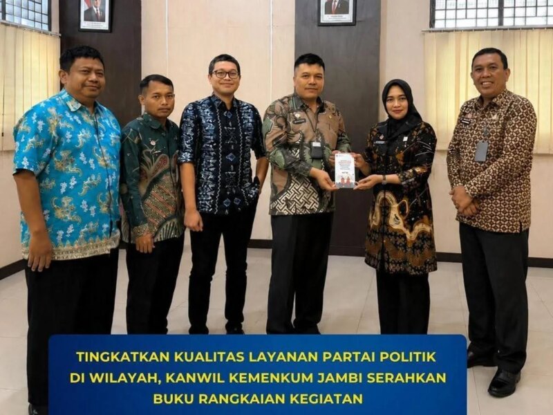 Kanwil Kemenkum Jambi Serahkan Buku Rangkaian Sosialisasi Layanan Partai Politik – Detiktoday.com