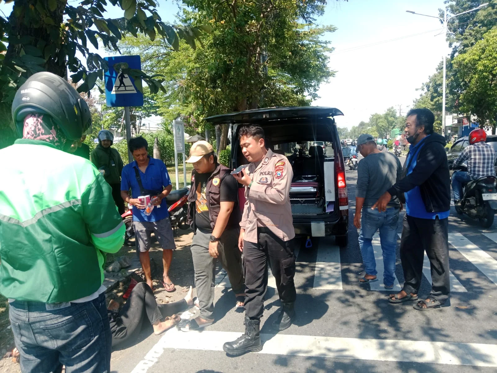 Respon Cepat Patroli Polsek Buduran Bantu Korban Kecelakaan – Detiktoday.com