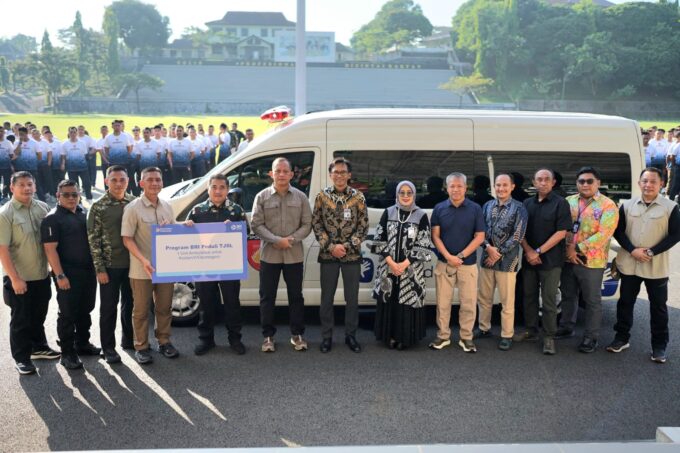 Tingkatkan Layanan Kesehatan, Kodam IV/Diponegoro Terima Bantuan Ambulance VIP dari BRI Peduli
