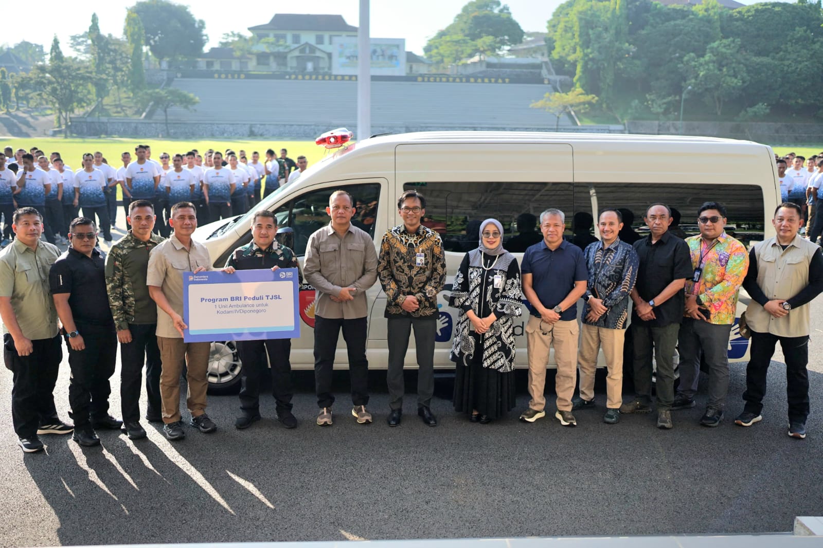 Tingkatkan Layanan Kesehatan, Kodam IV/Diponegoro Terima Bantuan Ambulance VIP dari BRI Peduli