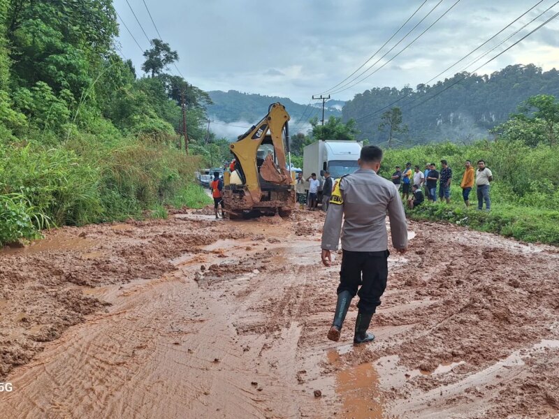 Longsor Tutup Jalur Kerinci–Bangko, Polisi Berlakukan Sistem Buka Tutup – Detiktoday.com