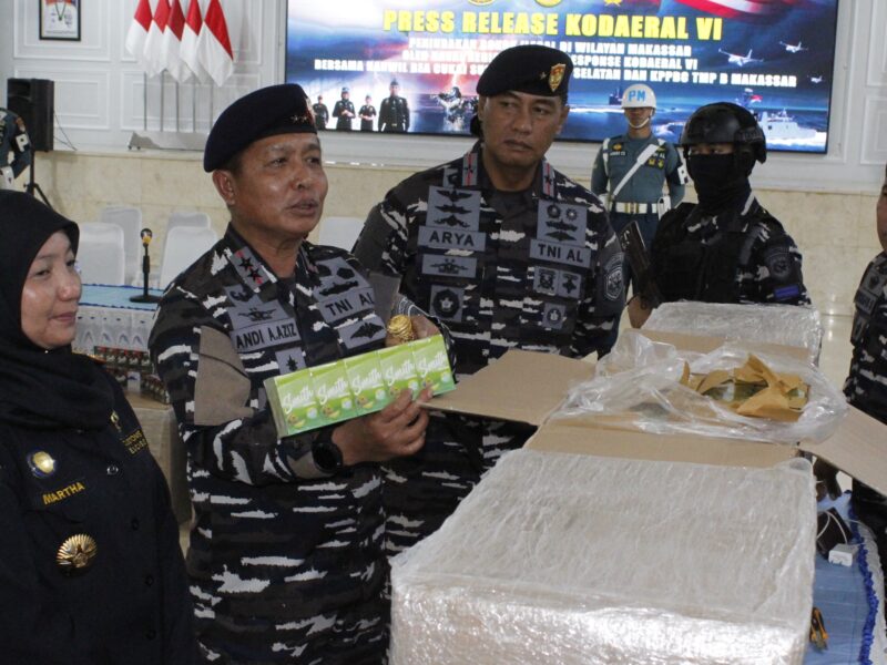 SINERGITAS TNI AL DAN BEA CUKAI GAGALKAN PENYELUNDUPAN 3.9 JUTA BATANG ROKOK ILEGAL DI MAKASSAR, SELAMATKAN KERUGIAN NEGARA MILIARAN RUPIAH 
