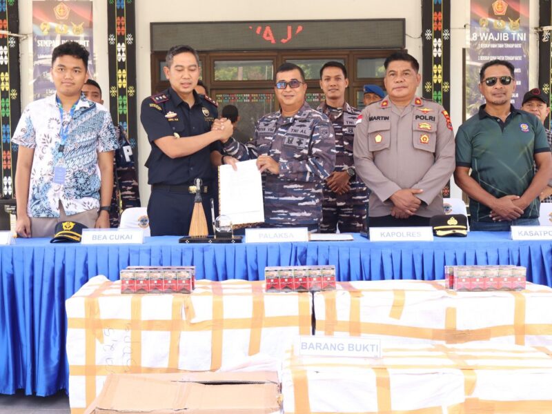 TNI AL BERSAMA APARAT GABUNGAN, GAGALKAN PENYELUNDUPAN ROKOK ILEGAL DI LABUAN BAJO