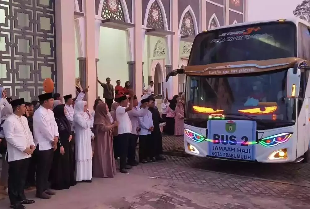 Wako Arlan Lepas Calon Jamaah Haji Prabumulih – Detiktoday.com