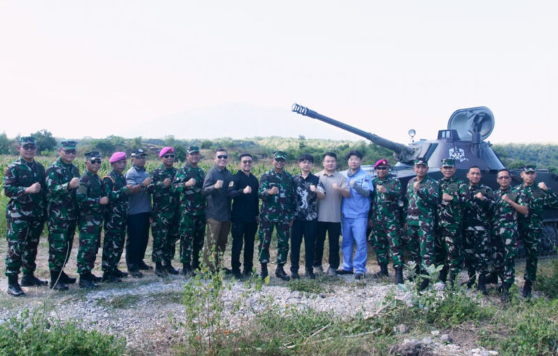 KAS KORMAR PASTIKAN KESIAPAN AMUNISI KALIBER 100 MM BMP-3F MELALUI UJI FUNGSI DI BALURAN