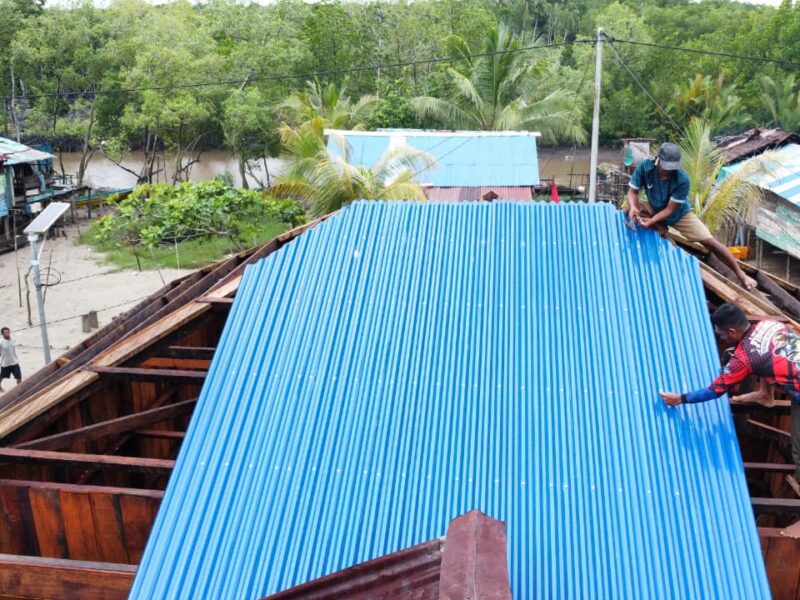 Satgas TMMD Ke-128 Kodim 1710/Mimika Genjot Pembangunan 5 Unit Rumah di Kampung Keakwa, Fokus Pemasangan Atap