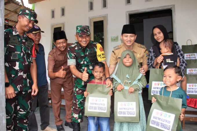Bupati Serahkan 10 Paket Sembako