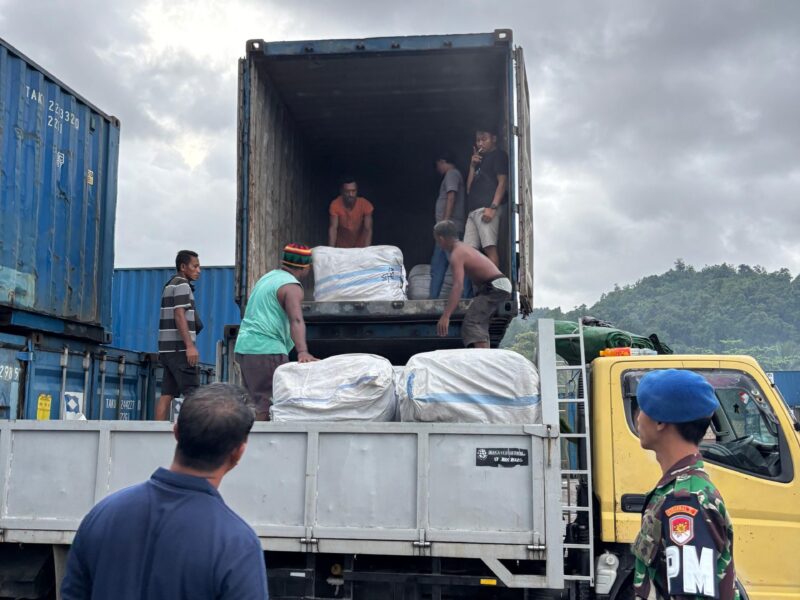 TNI AL DAN BEA CUKAI, BERHASIL GAGALKAN PENYELUNDUPAN BARANG ILEGAL DI JAYAPURA