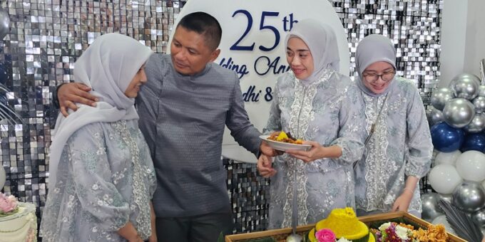 Marsekal Muda Budhi Achmadi Gelar Syukuran Pernikahan Perak Secara Sederhana