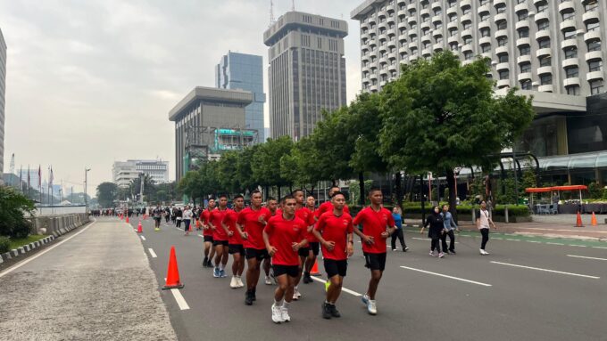 PRAJURIT YONARHANUD 1 MARINIR KOBARKAN SEMANGAT KEBERSAMAAN DI CFD BUNDARAN HI