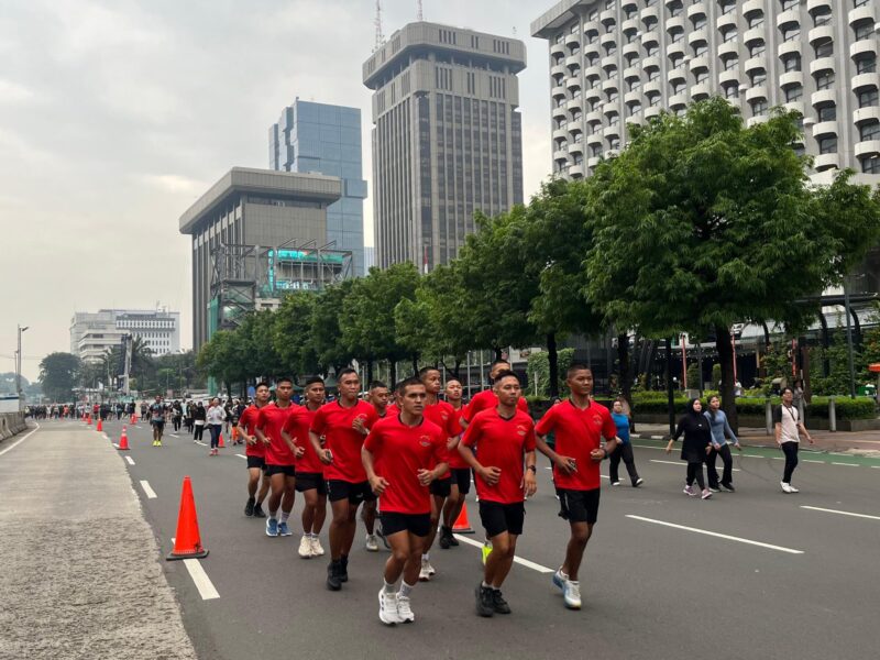PRAJURIT YONARHANUD 1 MARINIR KOBARKAN SEMANGAT KEBERSAMAAN DI CFD BUNDARAN HI