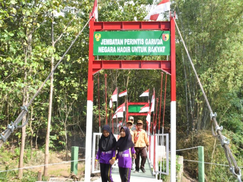 Tiga Jembatan Garuda Dibangun, Warga Ponorogo Kini Tak Lagi Menantang Arus Sungai