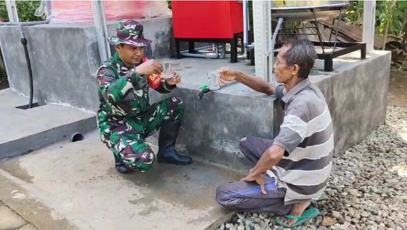 Warga Sukorejo Memanfaatkan Air Bersih Siap Minum