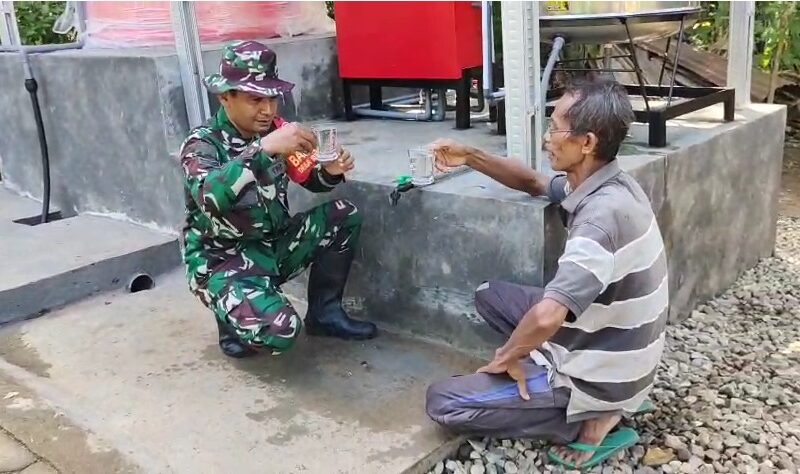 Warga Sukorejo Memanfaatkan Air Bersih Siap Minum