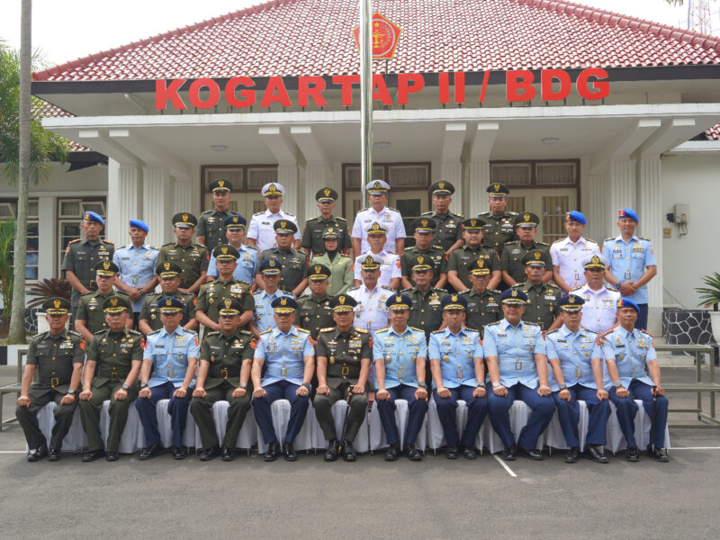 Mayjen TNI Kosasih, S.E, M.M, Pimpin Sertijab Kaskogartap II/Bdg