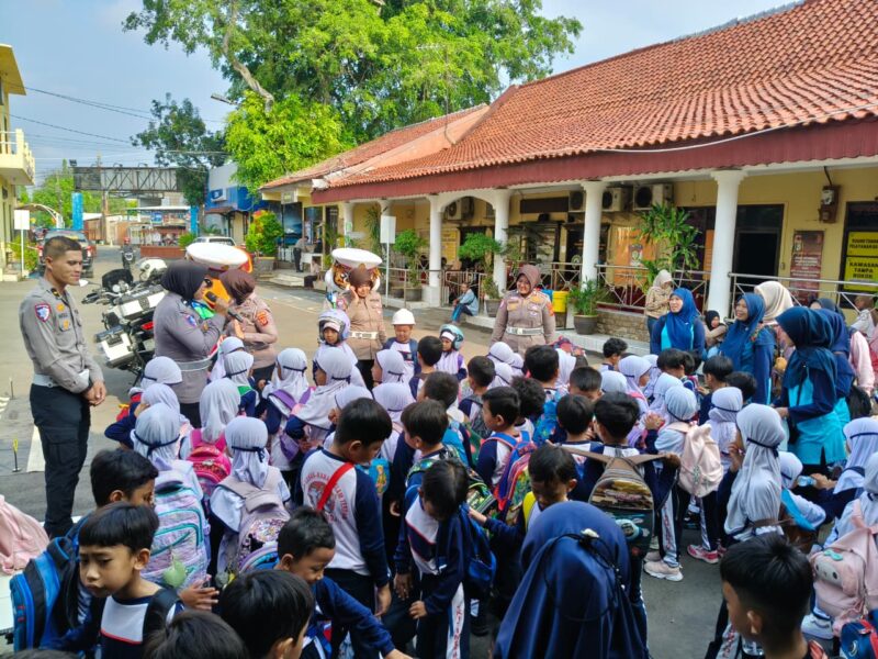 Satlantas Polres Cirebon Kota Kenalkan Rambu Lalu Lintas kepada Anak-anak Lewat Program Polsanak