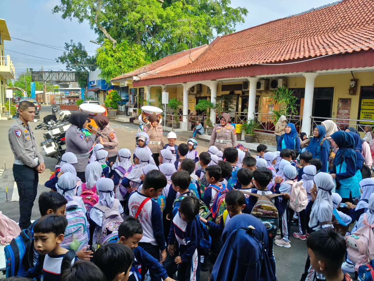 Satlantas Polres Cirebon Kota Kenalkan Rambu Lalu Lintas kepada Anak-anak Lewat Program Polsanak