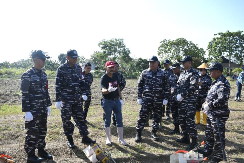 TNI AL Gelar Penanaman Bibit Kedelai di Kompi Produksi Lanal Banjarmasin Melalui Operasi Trisila 26, Perkuat Ketahanan Pangan