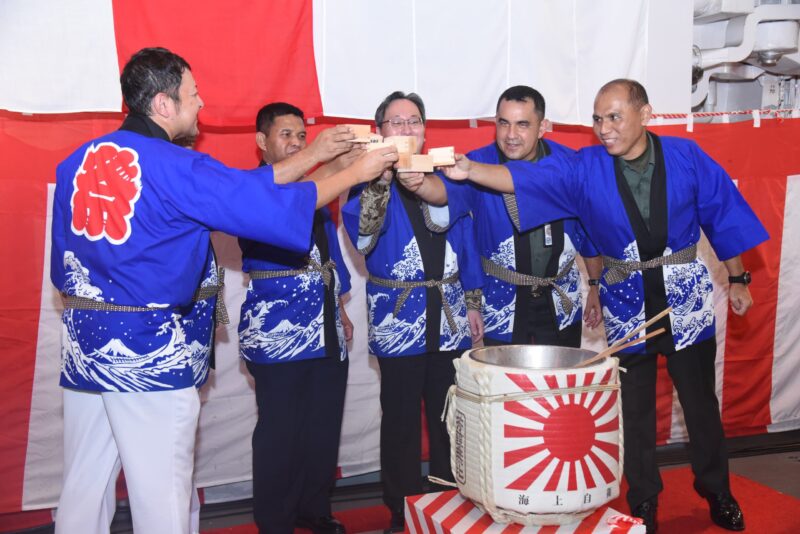 SAHLI A BID. OPS KORMAR DIDAMPINGI WAASINTEL MENGHADIRI UNDANGAN KUNJUNGAN KOMANDAN KAPAL JEPANG JMSDT