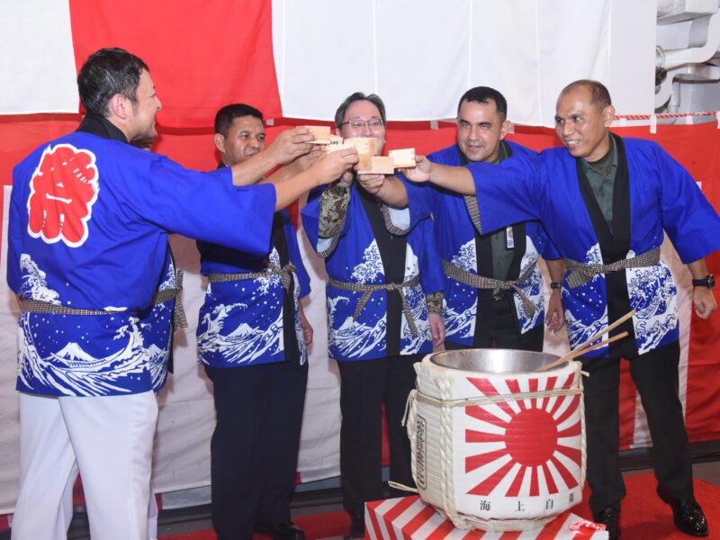 SAHLI A BID. OPS KORMAR DIDAMPINGI WAASINTEL MENGHADIRI UNDANGAN KUNJUNGAN KOMANDAN KAPAL JEPANG JMSDT