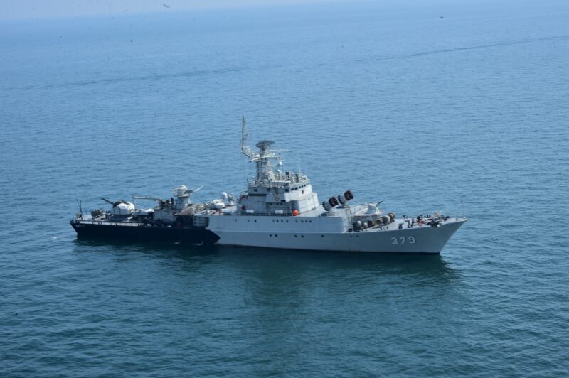 PERKOKOH DIPLOMASI MARITIM, TNI AL DAN PAKISTAN NAVY SUKSES LATIHAN BERSAMA DI LAUT JAWA