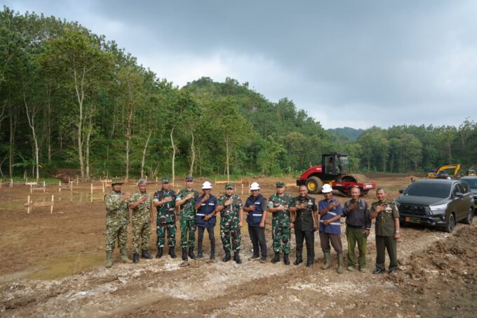 Akselerasi Kesiapan Pangkalan dan Ekonomi Desa, Kasdam IV/Diponegoro Tinjau Pembangunan Yon TP dan KDKMP