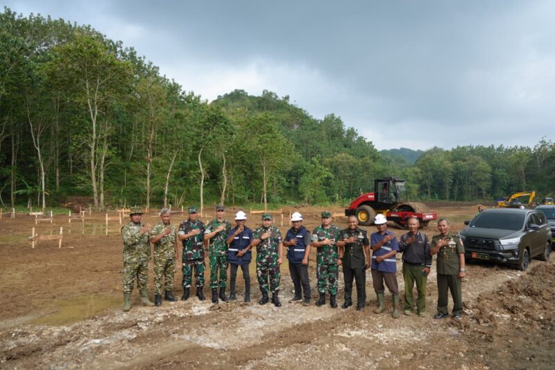 Akselerasi Kesiapan Pangkalan dan Ekonomi Desa, Kasdam IV/Diponegoro Tinjau Pembangunan Yon TP dan KDKMP