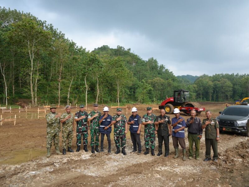 Akselerasi Kesiapan Pangkalan dan Ekonomi Desa, Kasdam IV/Diponegoro Tinjau Pembangunan Yon TP dan KDKMP