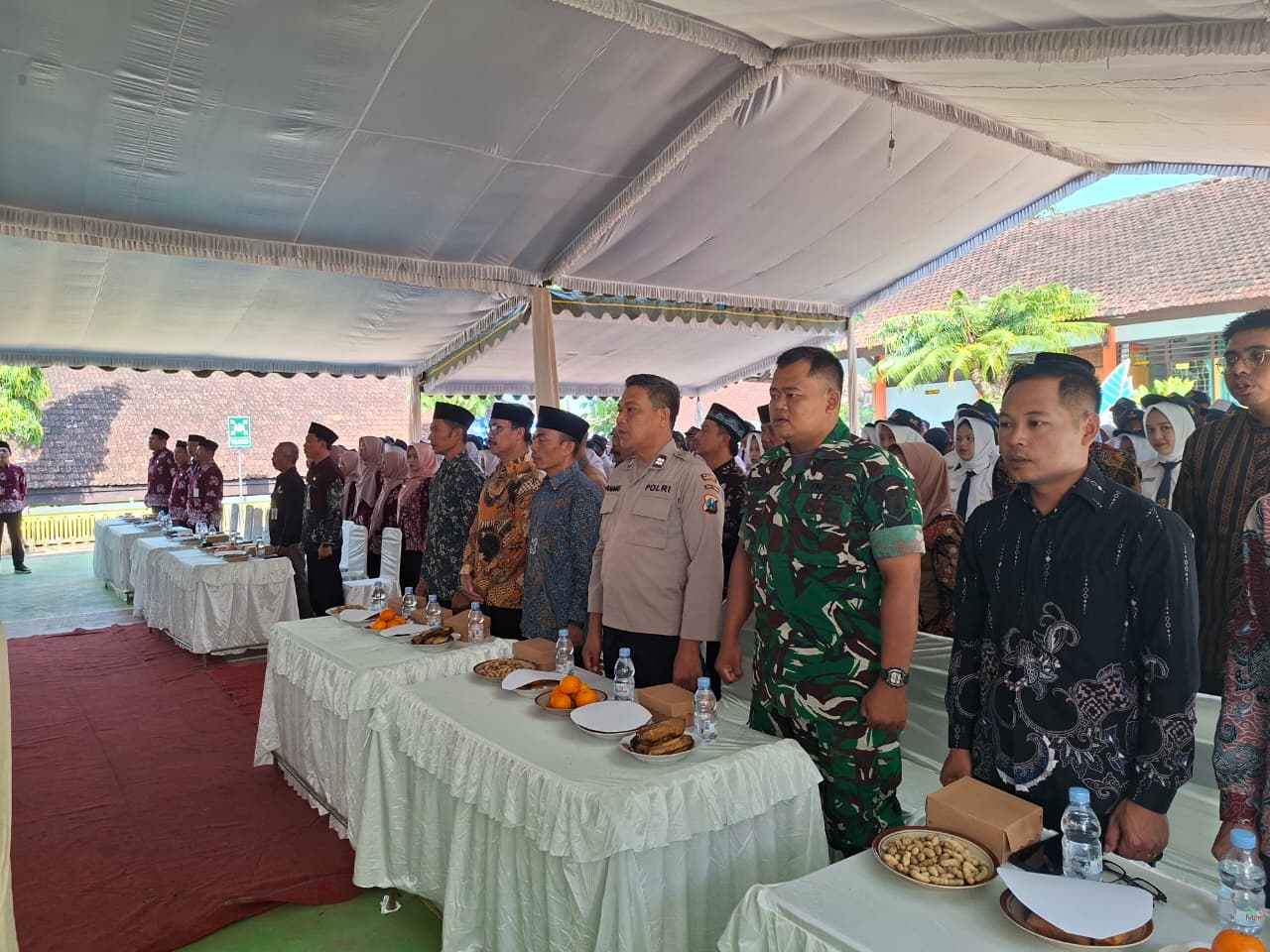 Babinsa Koramil Panggul Hadiri Tasyakuran Akhir Tahun SMPN 2 Panggul, Motivasi Siswa Lanjutkan Pendidikan