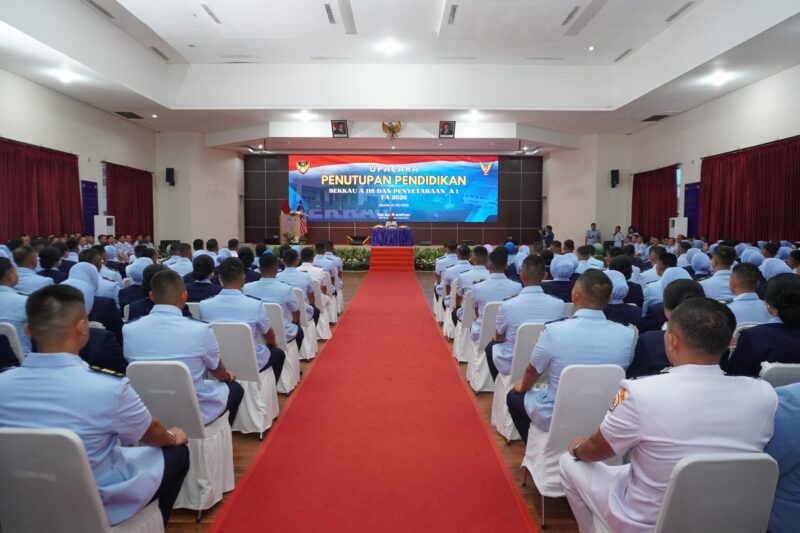 Dankodiklatau Tutup Pendidikan Sekkau A-118, Kapten Pnb Apriyanto Ismail Raih Predikat Siswa Terbaik
